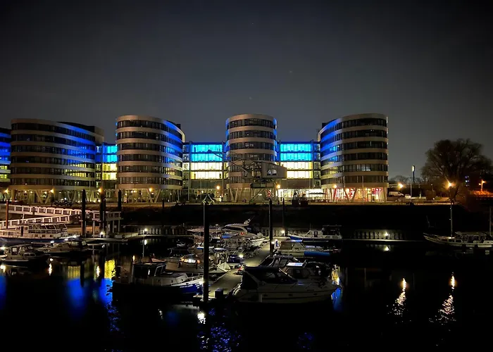 Penthouse-wohnung Am Innenhafen * Дуйсбург